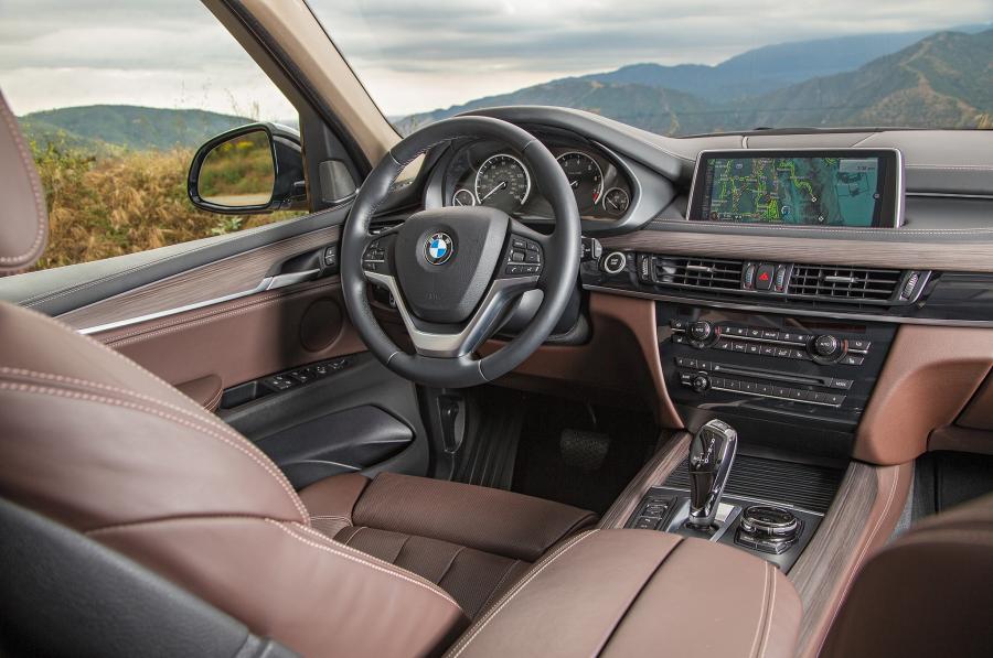 Интерьер BMW X5 xDrive40e 2017 года  (NA) (фото 16 из 22)